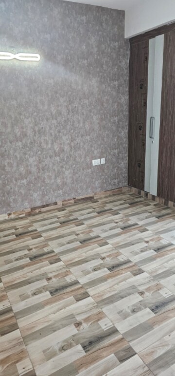 Room in 4 BHK Apartment at SCC Blossom, Raj Nagar Extension – for Sale