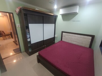Room in 1.5 BHK Apartment at Bandra West – for Rent
