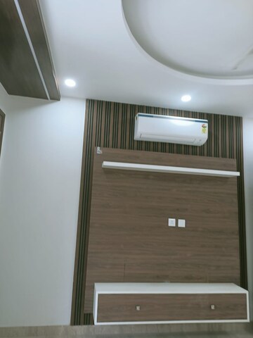 Furnished Amenities in 3 BHK Apartment at Ambience Creacions, Sector 22 – for Rent