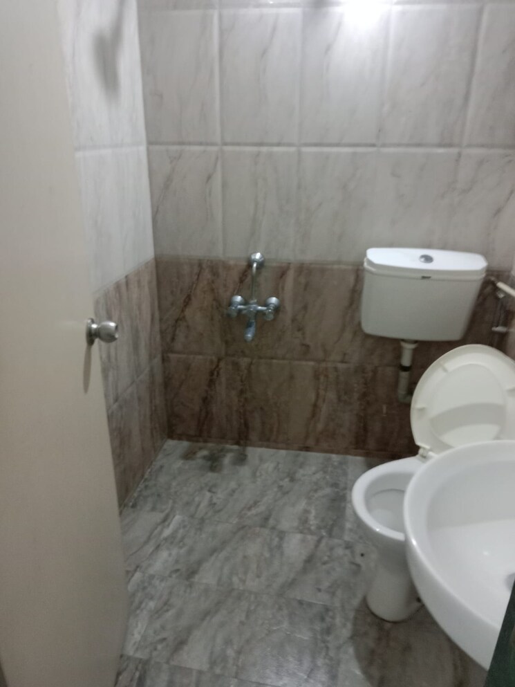 Bathroom, godrej-skyline 4 Bedroom 2500 Sq.Ft. Apartment In Koregaon Park Pune 7920090