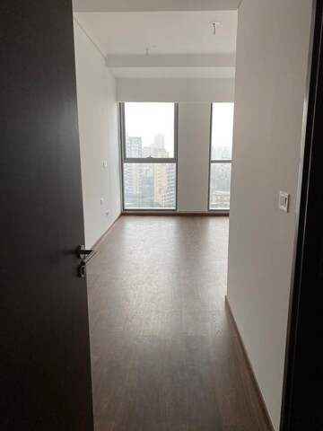 Room in 4 BHK Apartment at Bombay Realty One ICC, Dadar East – for Rent