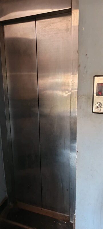 Bathroom in 2 BHK Apartment at Shahdara – for Rent