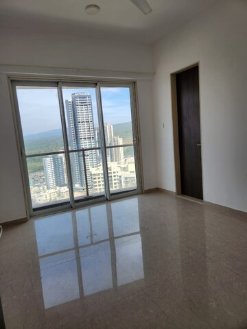 Room in 2 BHK Apartment at JP Decks, Goregaon East – for Rent