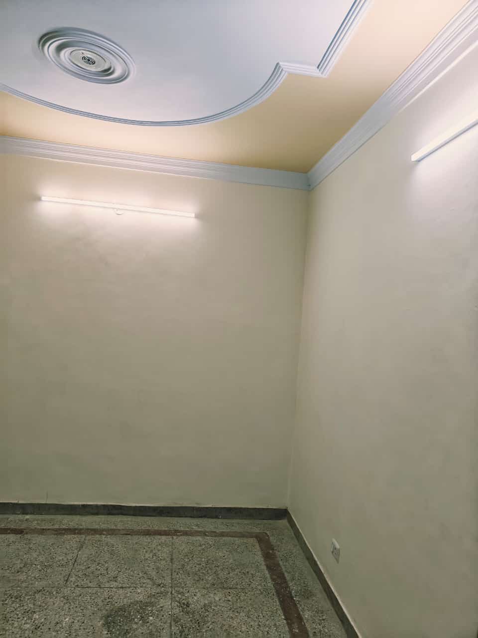 3 BHK + Pooja Room 1200 Sq.Ft. Builder Floor in Shalimar Apartments Shalimar Garden