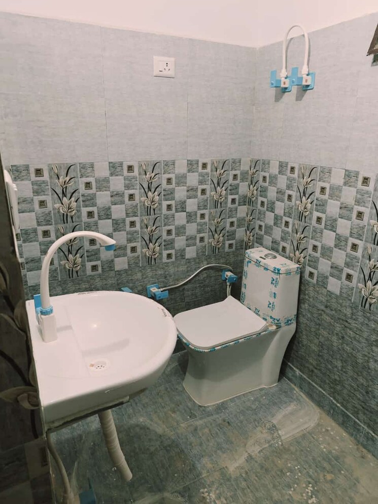 Master Bedroom, shalimar-apartments-shalimar-garden 3 Bedroom 1200 Sq.Ft. Builder Floor In Shalimar Garden Ghaziabad 7920326