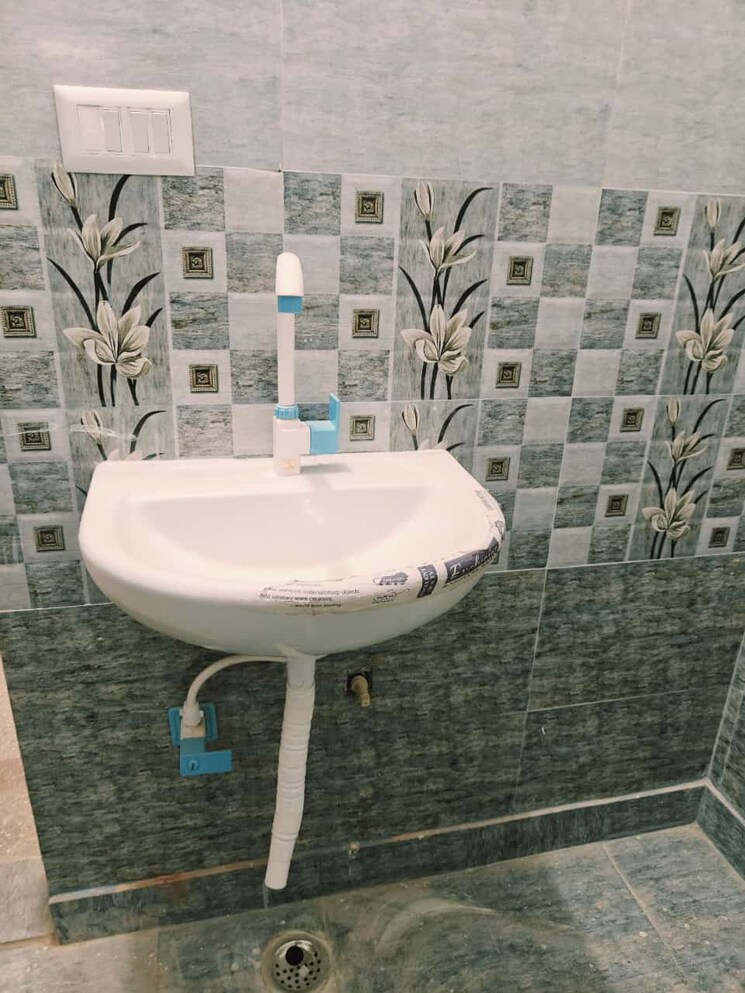 Bathroom, shalimar-apartments-shalimar-garden 3 Bedroom 1200 Sq.Ft. Builder Floor In Shalimar Garden Ghaziabad 7920326