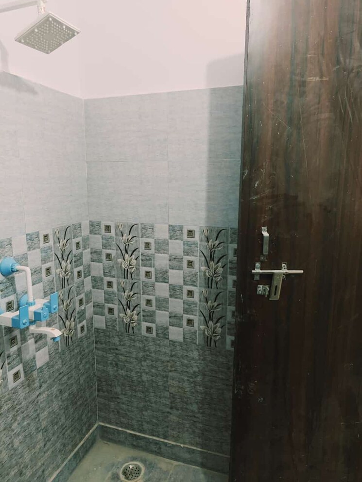 Bathroom, shalimar-apartments-shalimar-garden 3 Bedroom 1200 Sq.Ft. Builder Floor In Shalimar Garden Ghaziabad 7920326