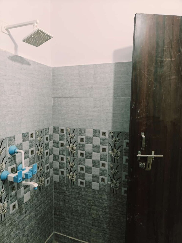 Bathroom, shalimar-apartments-shalimar-garden 3 Bedroom 1200 Sq.Ft. Builder Floor In Shalimar Garden Ghaziabad 7920326