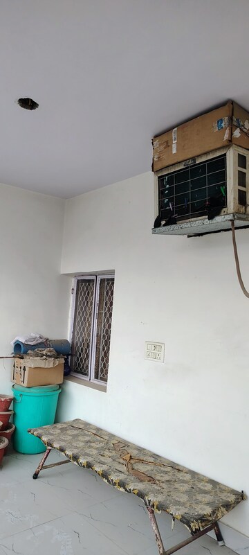 Room in 2 BHK Apartment at Dilshad Garden – for Rent