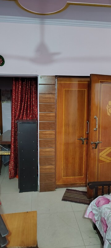 Room in 2 BHK Apartment at Dilshad Garden – for Rent
