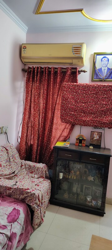 Room in 2 BHK Apartment at Dilshad Garden – for Rent