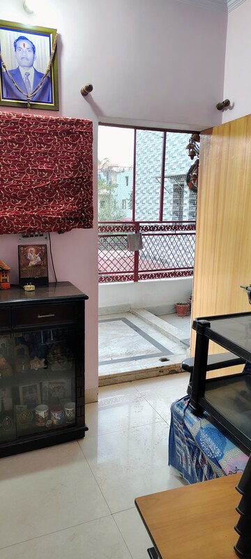 Room in 2 BHK Apartment at Dilshad Garden – for Rent