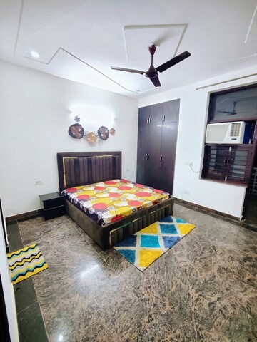 Room in 2 BHK Builder Floor at Sector 40 – for Rent