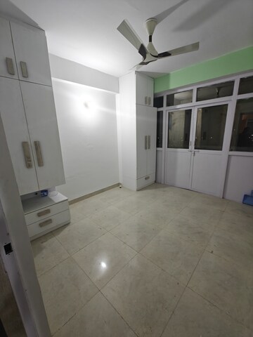 Room in 2 BHK Builder Floor at Sector 28 – for Rent