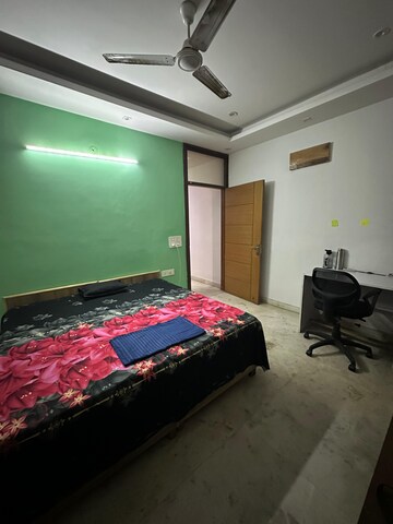 Room in 1 BHK Builder Floor at Anand Vihar – for Rent
