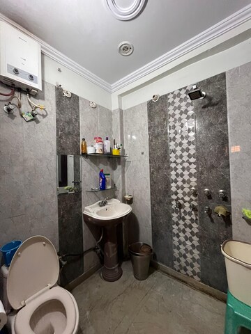 Attached Bathroom in 3 BHK Builder Floor at Shahdara – for Rent