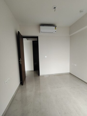 Room in 2 BHK Apartment at Piramal Vaikunth, Balkum Pada – for Sale