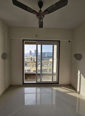 Room in 1 BHK Apartment at Hiranandani Solitaire Studio Apartment, Ghodbunder Road – for Sale