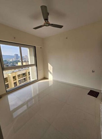 Room in 1 BHK Apartment at Hiranandani Solitaire Studio Apartment, Ghodbunder Road – for Sale