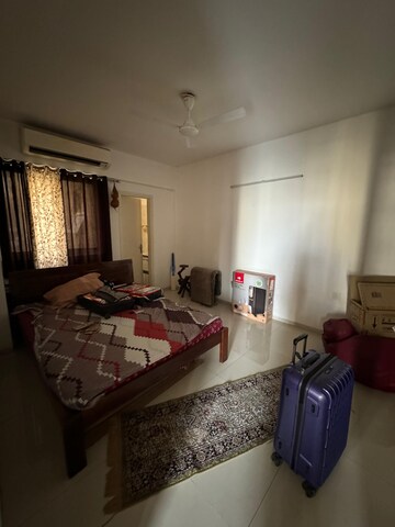 Room in 3 BHK Apartment at Tulip Violet, Sector 69 – for Rent
