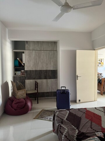 Room in 3 BHK Apartment at Tulip Violet, Sector 69 – for Rent