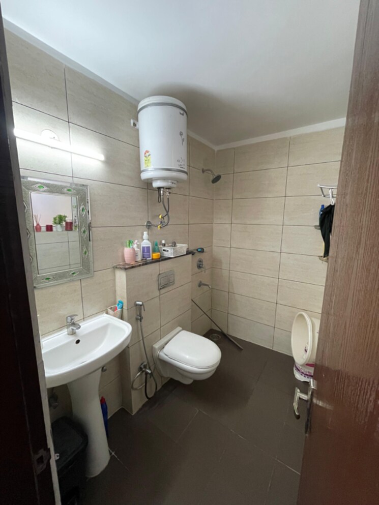 Bathroom, motiaz-royal-citi 3 Bedroom 1460 Sq.Ft. Apartment In Nagla Road Zirakpur 7920537