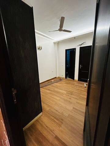 Room in 3 BHK Apartment at South Delhi – for Sale