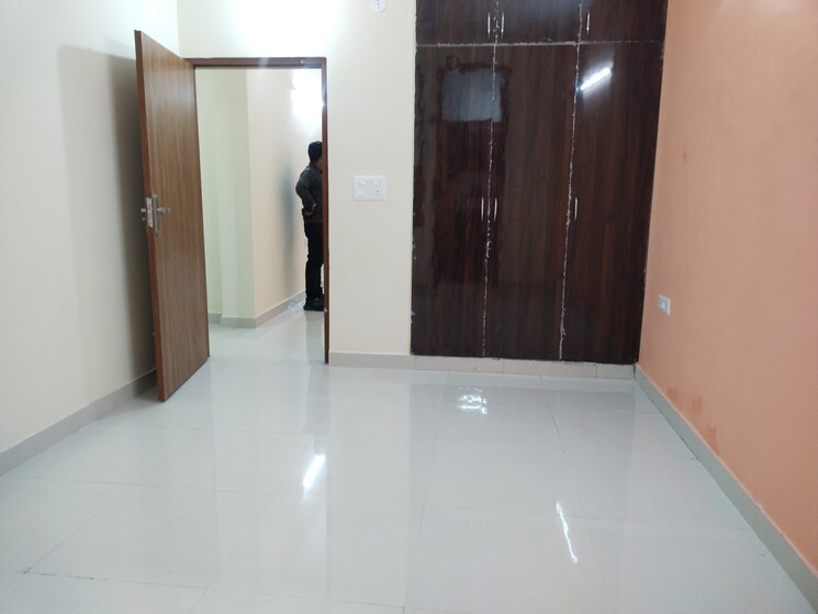 Room, sector 30 1 Bedroom 900 Sq.Ft. Builder Floor In Sector 30 Gurgaon 7920550