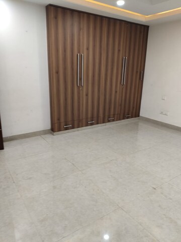 Room in 3 BHK Builder Floor at Greater Kailash ii – for Rent