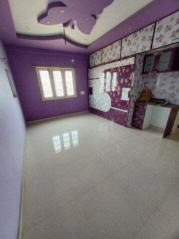 Room in 3 BHK Apartment at Sujatha Nagar – for Sale