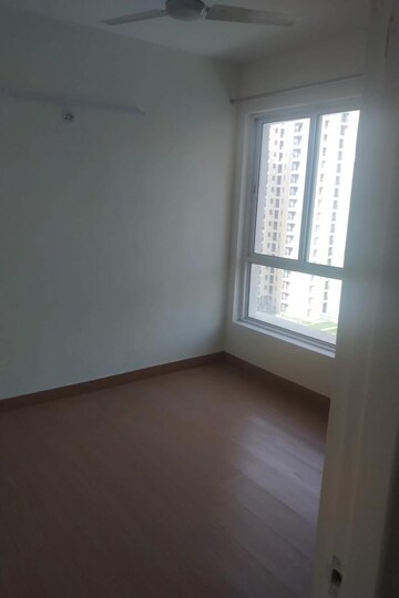 Room in 3 BHK Apartment at Jaypee Greens Kosmos, Sector 134 – for Rent