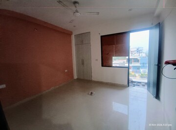 Room in 2 BHK Independent House at Jaypee Kensington Park Plot Ph II, Sector 133 – for Rent