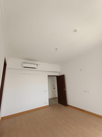 Room in 3 BHK Apartment at Jaypee Kalypso Court, Sector 128 – for Rent