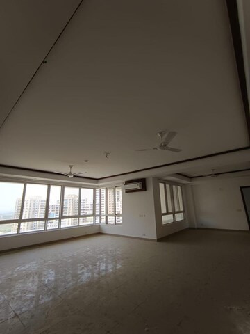 Room in 3 BHK Apartment at Jaypee Kalypso Court, Sector 128 – for Rent