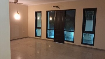 Room in 5 BHK Villa at Jaypee Greens Kingswood Oriental, Sector 128 – for Rent