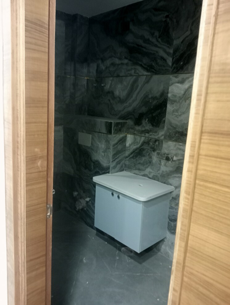 Bathroom, rwa-gyan-khand-3 3 Bedroom 1000 Sq.Ft. Builder Floor In Indrapuram Ghaziabad 7920711