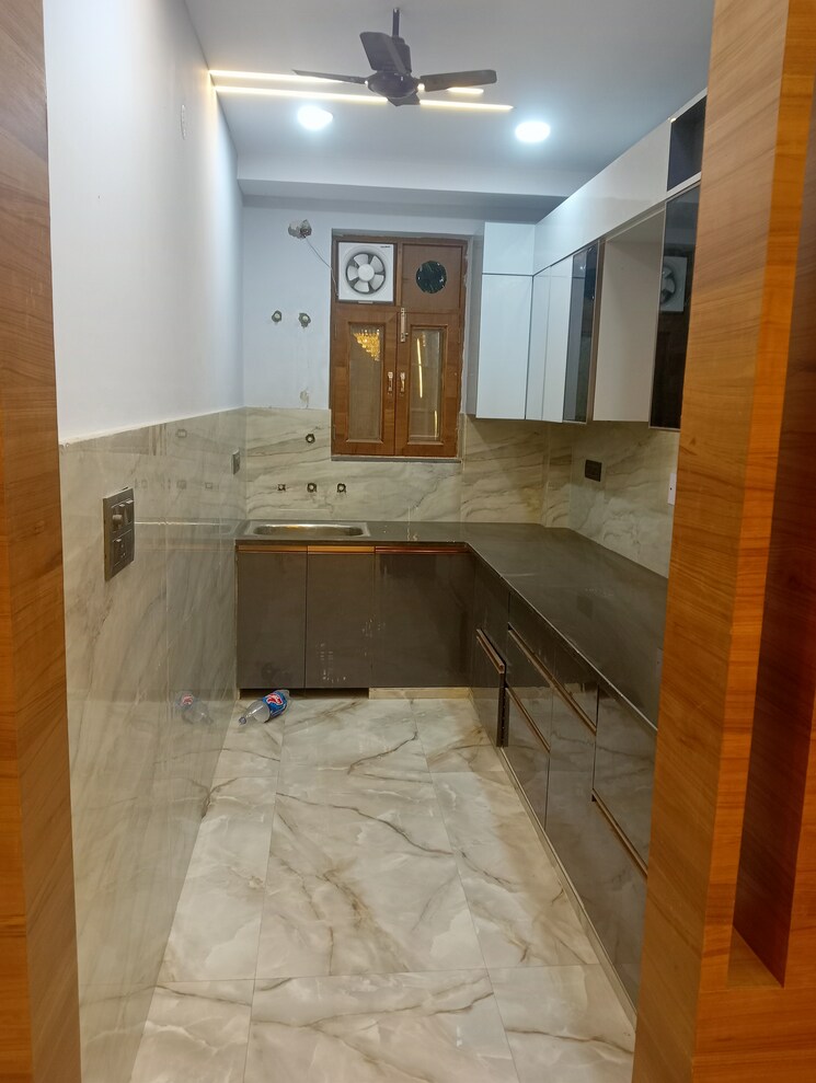 Kitchen, rwa-gyan-khand-3 3 Bedroom 1000 Sq.Ft. Builder Floor In Indrapuram Ghaziabad 7920711