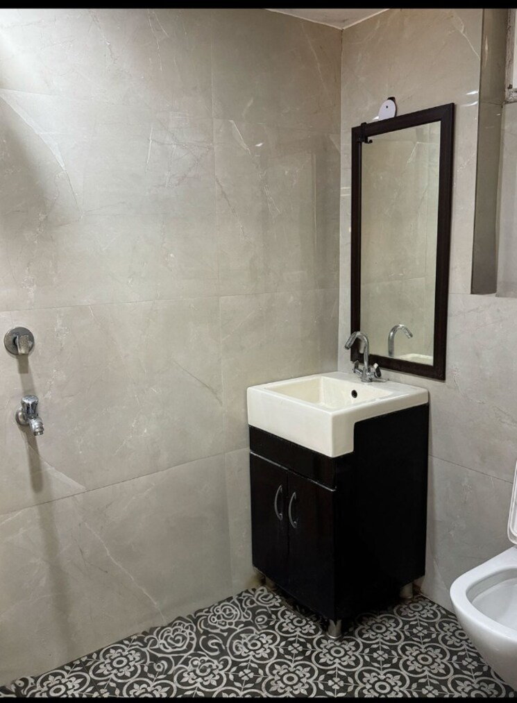 Bathroom, new rajinder nagar 3 Bedroom 1153 Sq.Ft. Builder Floor In New Rajinder Nagar Delhi 7920739
