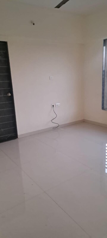 Room in 2 BHK Apartment at Ghatkopar East – for Rent