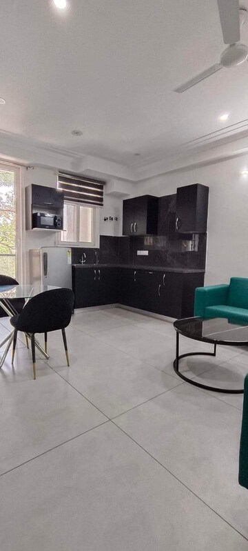 Master Bedroom in 1 BHK Builder Floor at Sector 27 – for Rent