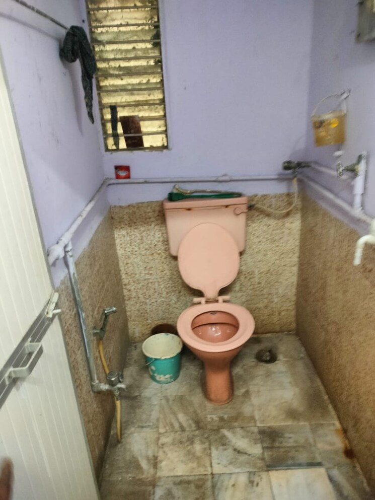 Bathroom, gulmohar-complex-goregaon 1 Bedroom 350 Sq.Ft. Apartment In Goregaon East Mumbai 7920812