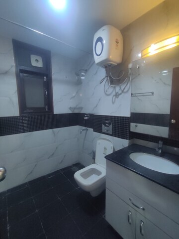 Master Bedroom in 3 BHK Builder Floor at Eros Rosewood City, Sector 49 – for Rent