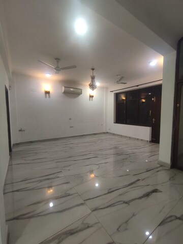 Room in 3 BHK Builder Floor at Eros Rosewood City, Sector 49 – for Rent