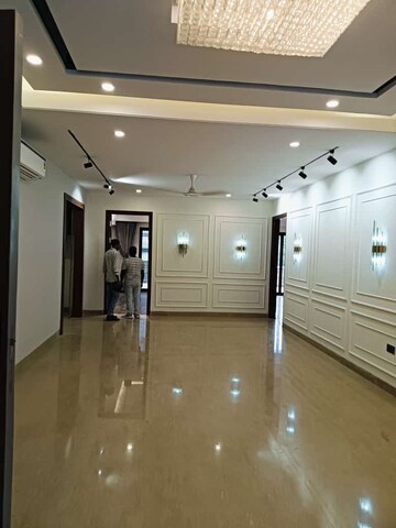 Building Lobby in 4 BHK Builder Floor at SS Mayfield Gardens, Sector 51 – for Rent