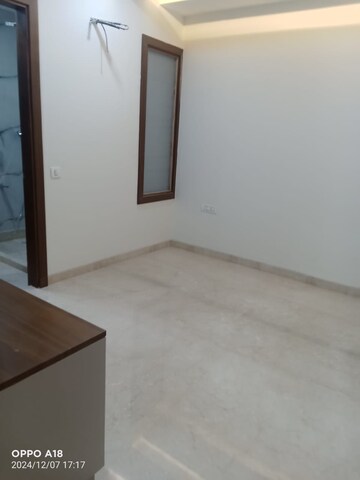 Room in 4 BHK Builder Floor at Dayanand Vihar – for Rent