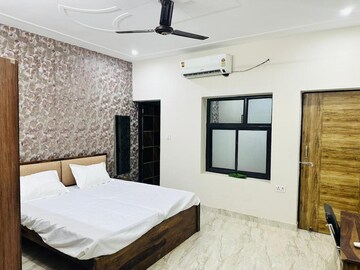Bedroom in 2 BHK Builder Floor at Sector 27 – for Rent