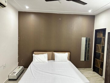 Bedroom in 2 BHK Builder Floor at Sector 27 – for Rent