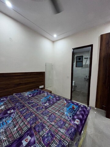 Bedroom in 1 BHK Builder Floor at Sector 40 – for Rent