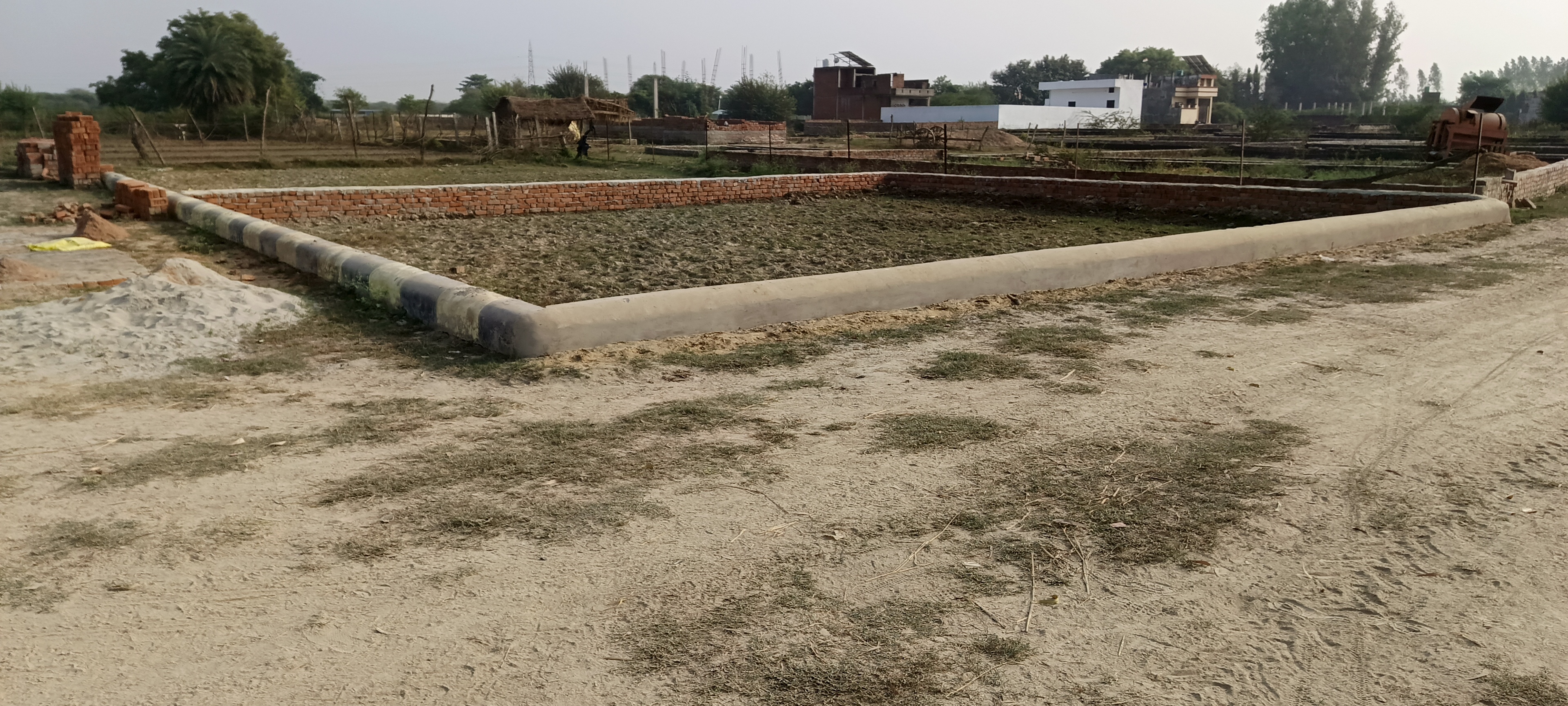 Plot For Sale in Saraswati Vihar Colony