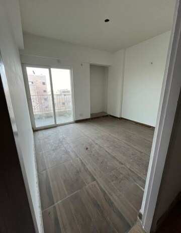 Room in 2 BHK Apartment at Migsun Roof, Raj Nagar Extension – for Sale